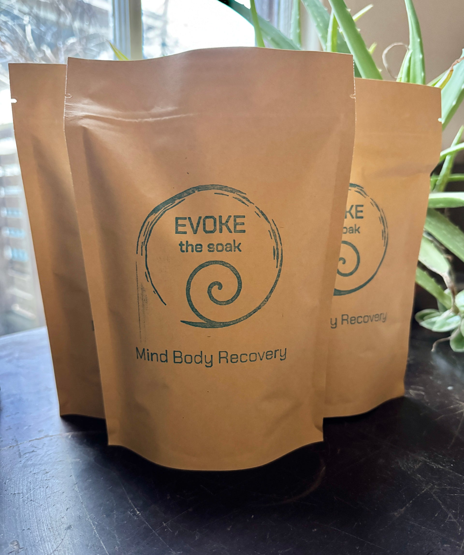 Evoke the Soak: Juniper & Strata –        24 oz (6 soaks)